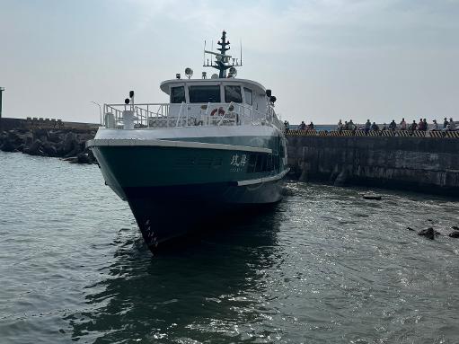 「琉興號」客船琉球沿海擱淺　屏東縣政府即時啟動應變機制　船上40人全數平安獲救1